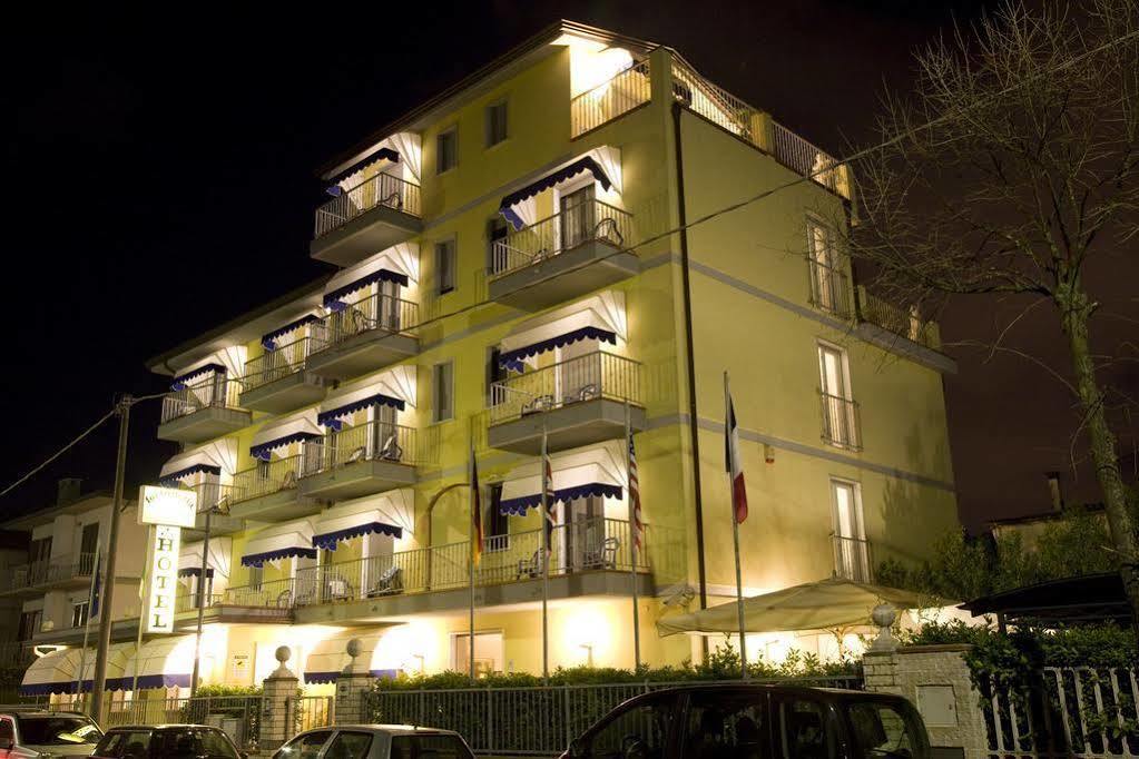 Hotel Fortunella Lido di Camaiore Exteriör bild